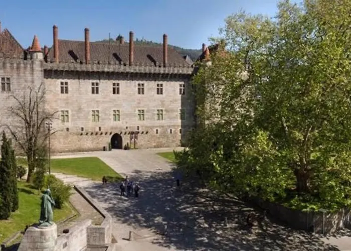 Downtown By Luxistay Гимарайнш